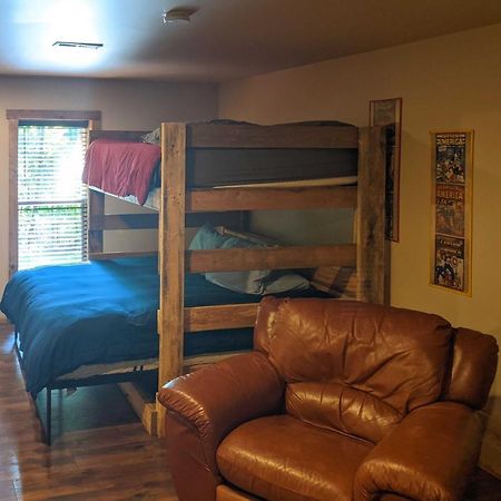 Butler Cabin On 19 Acres With Hot Tub And Fire Pit! Exterior foto