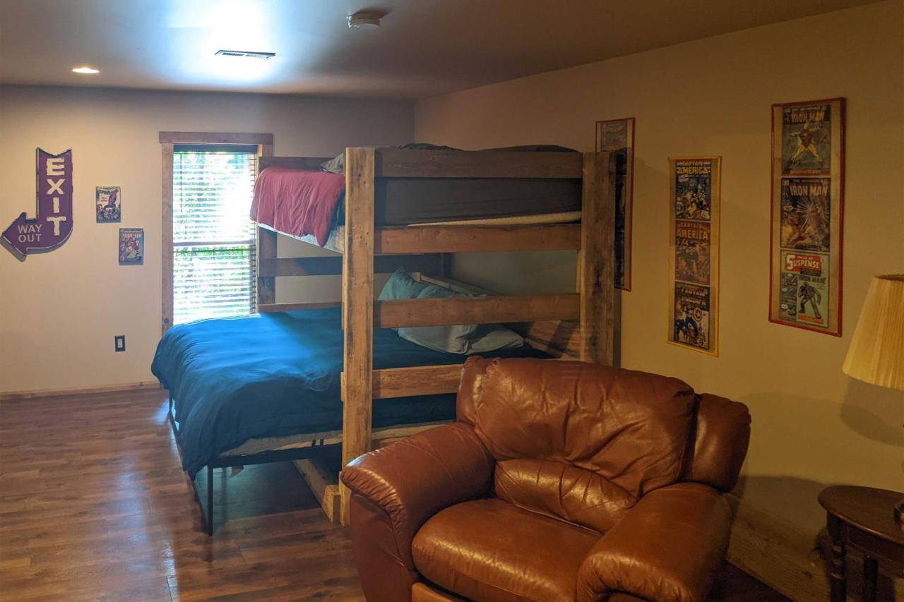 Butler Cabin On 19 Acres With Hot Tub And Fire Pit! Exterior foto